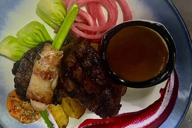 BEEF SIRLOIN STEAK with BLACK PEPPER SAUCE 🌶